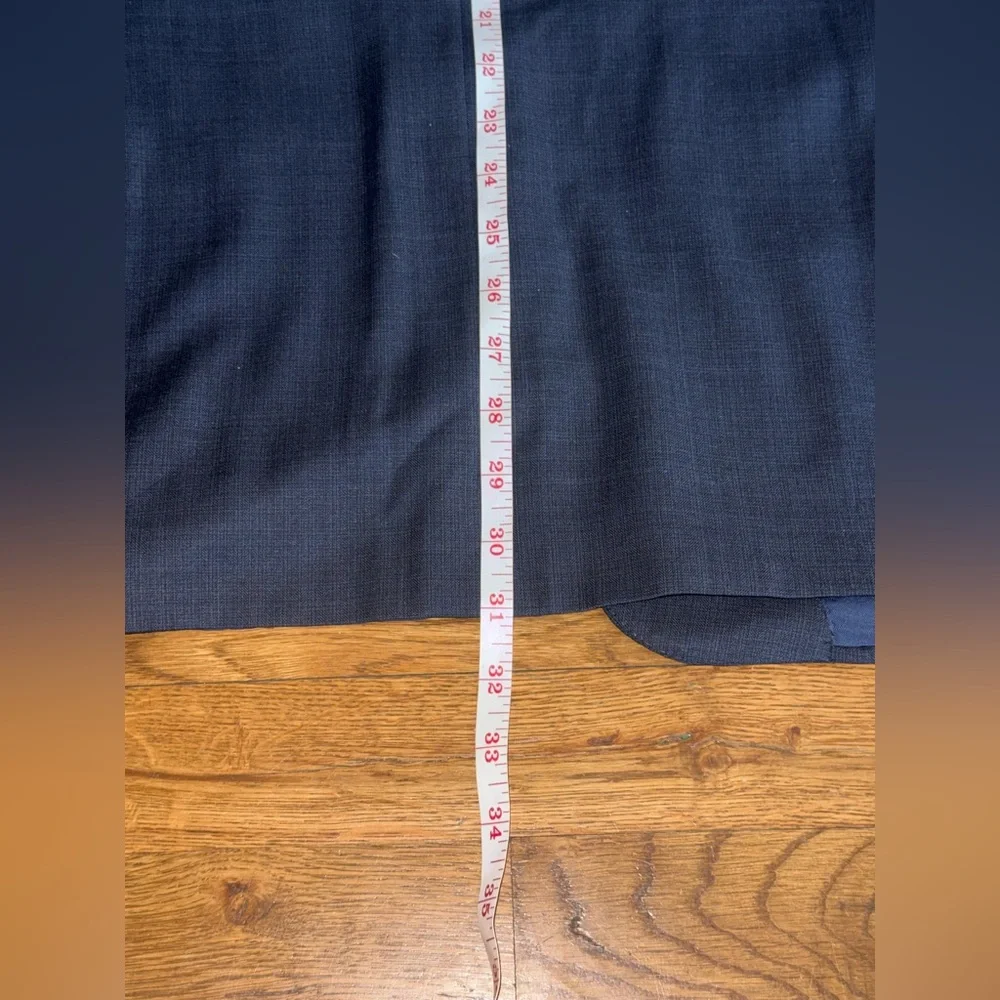 Samuelsohn. Midnight Blue Wool Blazer. Size 42 Long.